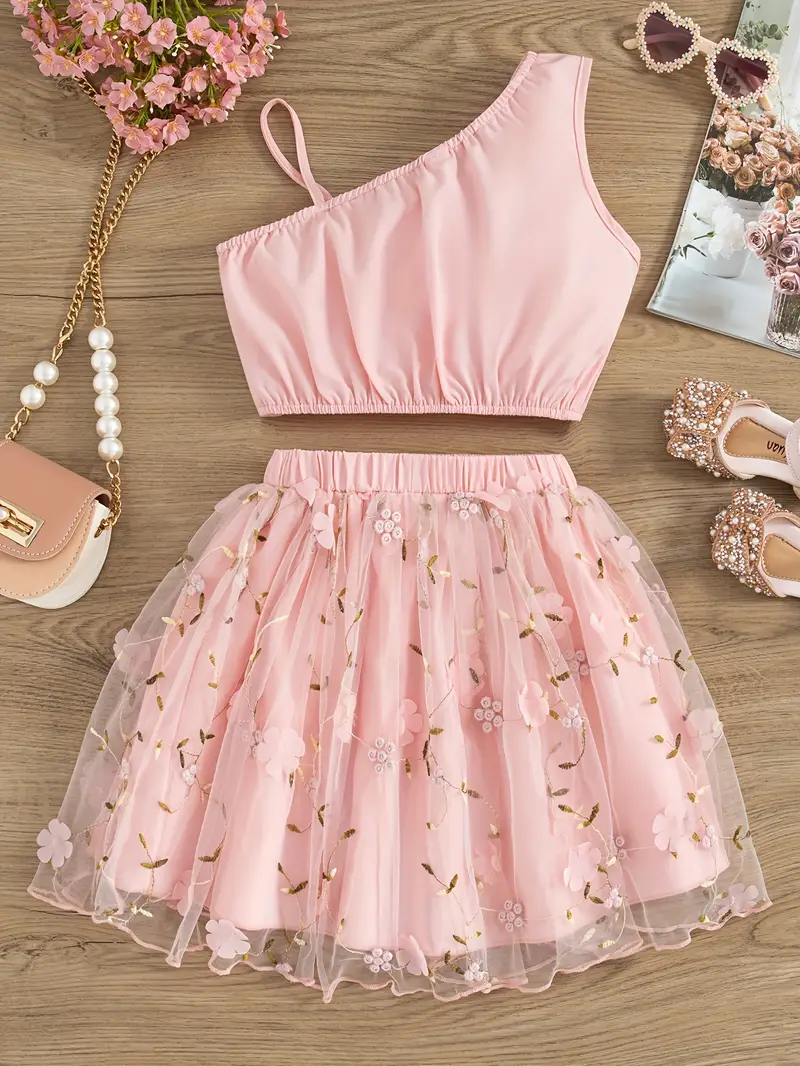 Conjunto de verano para niñas, top corto con hombros descubiertos y falda con detalles de malla. Ideal para fiestas y regalos. - Imagen 2